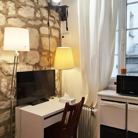 Cute Marais Near Metro Heart Of N4-22 شقة